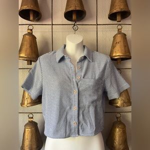 Women’s cropped collar button down